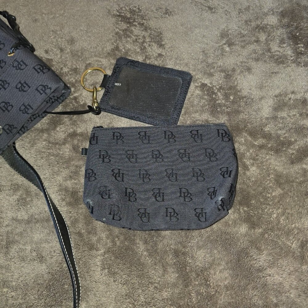Dooney & Bourke Black Signature Monogram Tote Bag with Matching Pouch Vintage - Picture 4 of 16